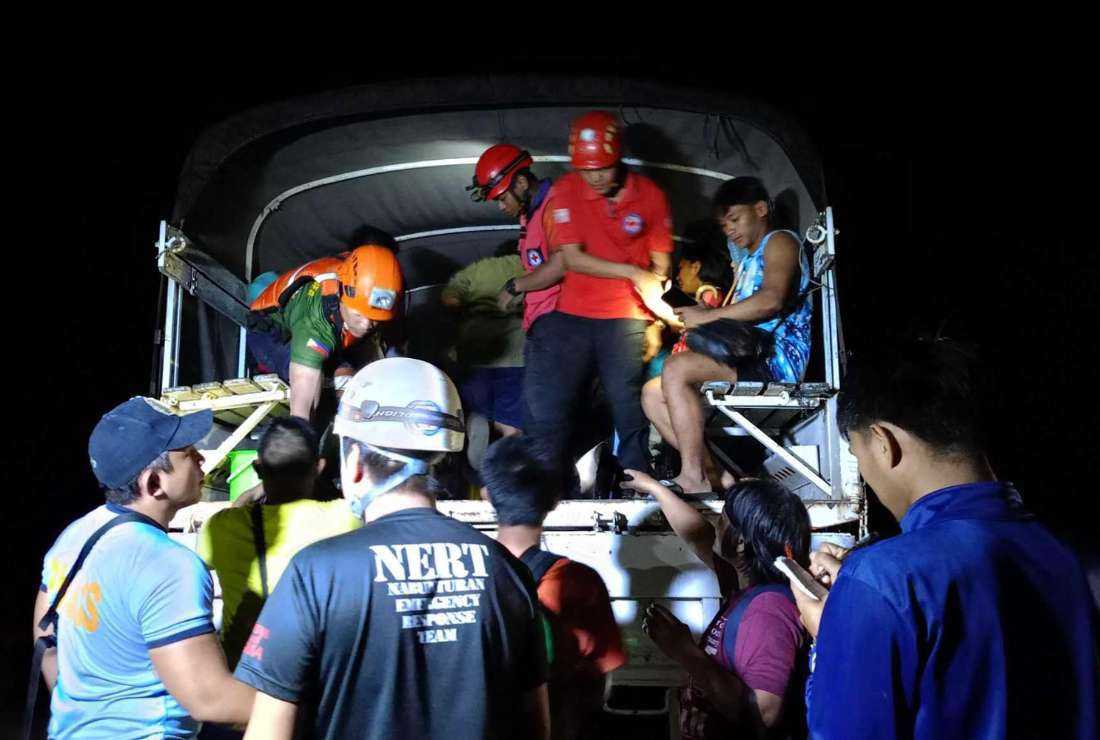 Injured After Landslide Buries Buses In Philippines Uca News