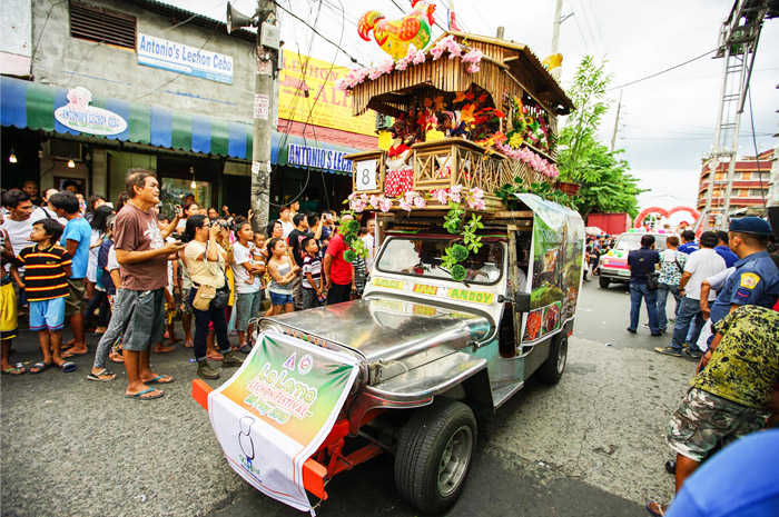 Mother Mary honored with 'lechon' parade - UCA News