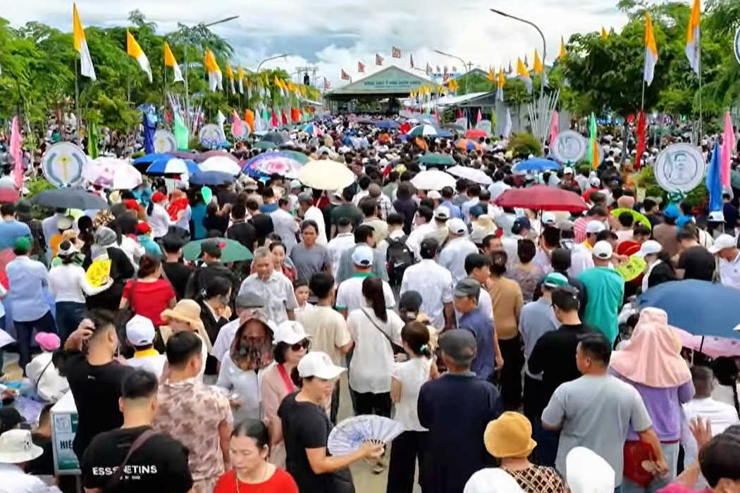 Vietnam 100,000 honor Vietnam's new Blessed