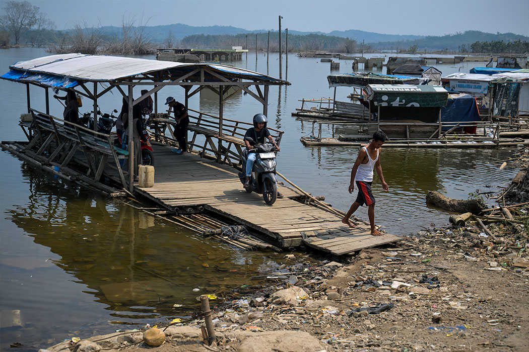 Indonesian submerged village 'returns' from water during prolonged drought