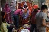 Indian Hindus pay respects to goddess