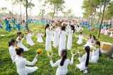 Thousands of Vietnamese Catholics offer flowers to Mother Mary