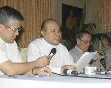 Filipino bishops urge ’people power’ on RH bill