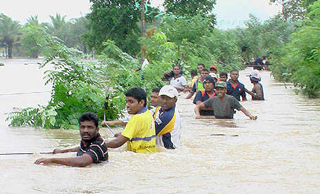 More flee Sri Lanka floods