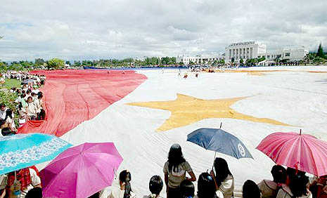 Largest Philippine flag for 'holy land'