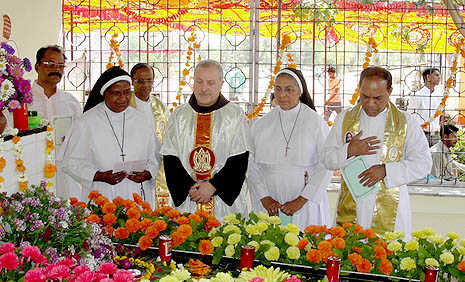 Vatican official visits nun’s tomb