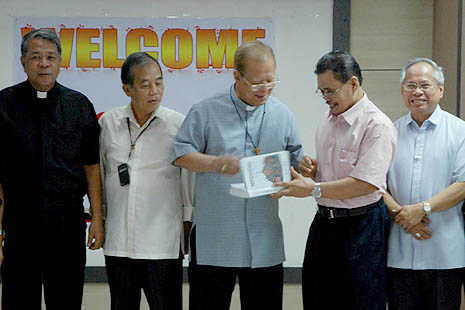 Moro rebel group seeks Church support