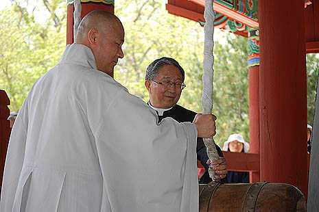Pope sends Buddhists a Vesak message