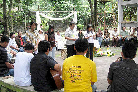 Youth moderators deepen spirituality