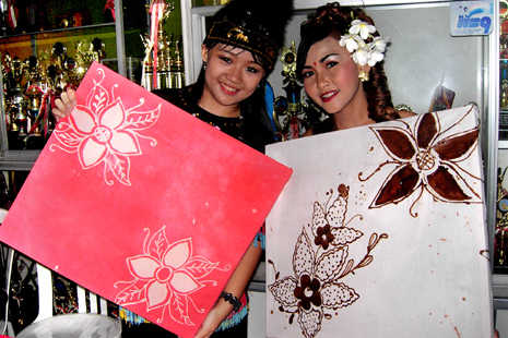 Batik takes center stage at exhibition