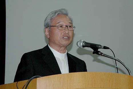 Chunchon bishop in 'peace building' plea