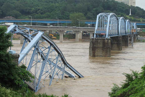 River project blamed for bridge collapse