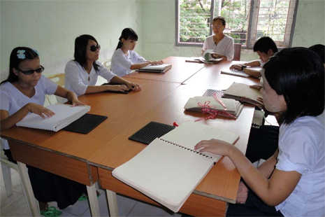Blind students try to reach their dream