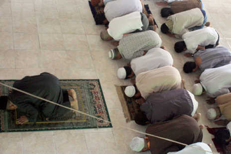 Muslims use Ramadan to call for peace