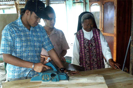 Villagers join nun-sponsored courses