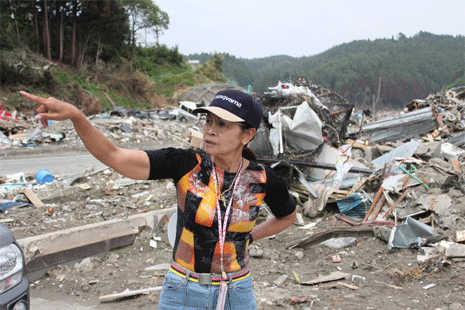 Filipinas survive in tsunami zone
