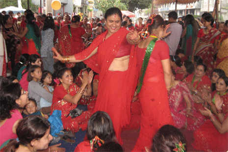 Catholic women mix at Hindu festival 