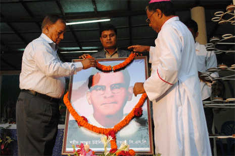 Tributes for priest who died for Bangladesh