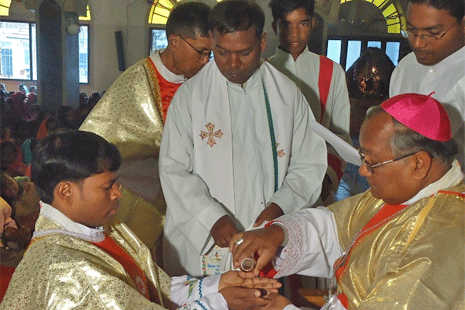 Church ordains Paharia priest