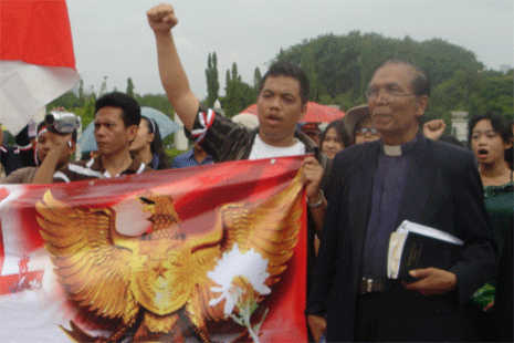 Christians demand 'right to worship'