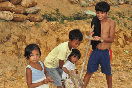 Children labor in Philippine mines