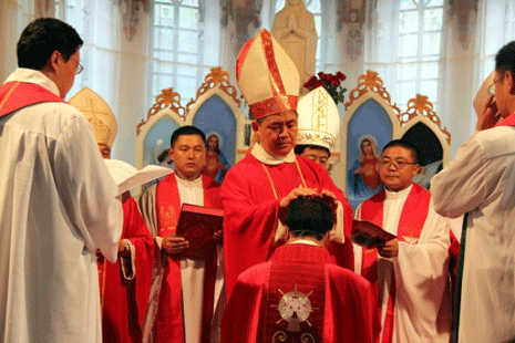 Illicit bishop ordains priests in Leshan