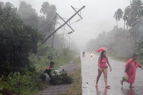 Thousands flee typhoon in Mindanao