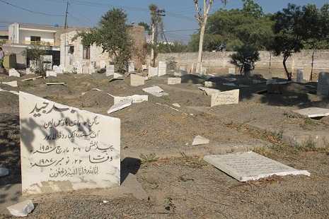 Attackers desecrate Ahmadi cemetery