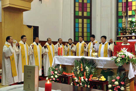 Two priests dismissed in Wuhan