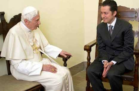 Pope visits and pardons 'Vatileaks' butler in jail