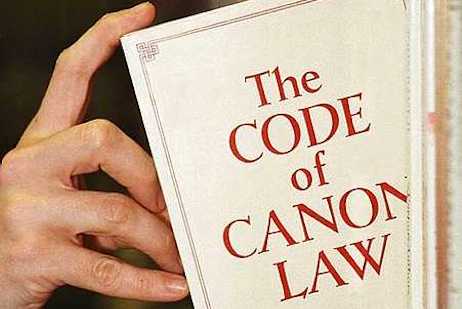 Canon lawyer joins critics of National Catholic Reporter