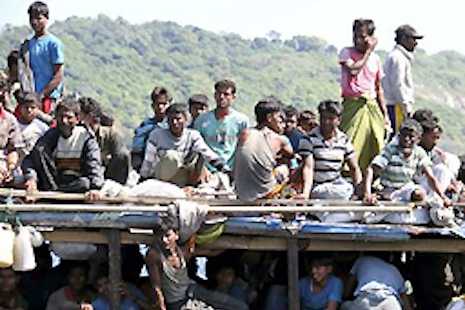 Thai navy denies opening fire on Rohingya refugees