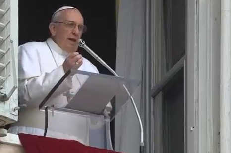Pope’s humor and simple words win hearts in first Angelus