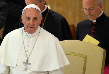 Pope slams broken promises in war on hunger 