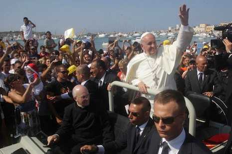 Forget the smart phones, pope tells seminarians