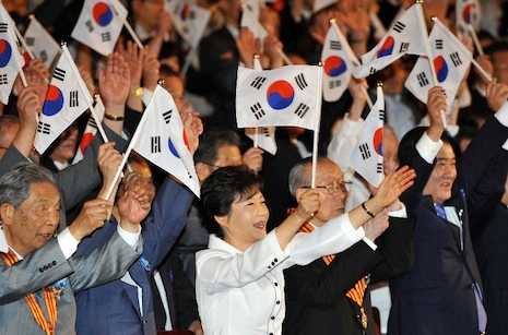 South Korea urges North to restart family reunions 
