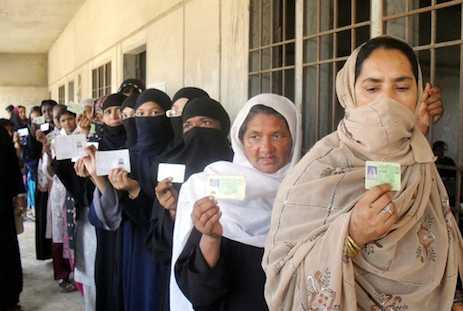 Pakistan Taliban threatens to kill women voters