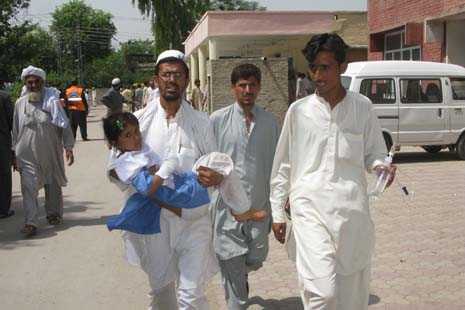 Bomb blast wounds Pakistani children