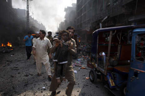 Car bomb kills 40 in Pakistan 