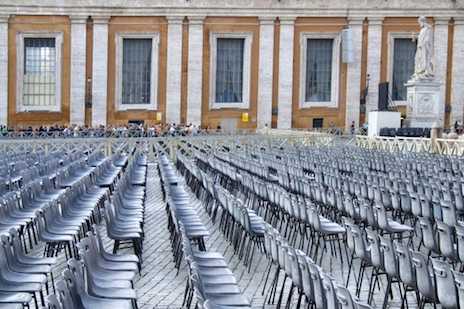 Vatican warns against ticket touts at papal events