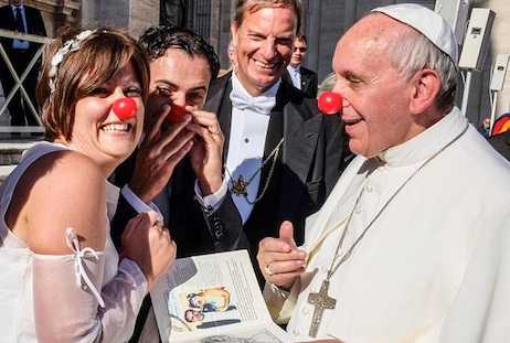 Pope Francis shows his funny side - UCA News