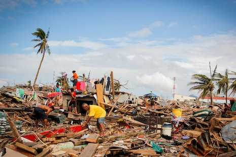 Haiyan survivors search for home amid the rubble