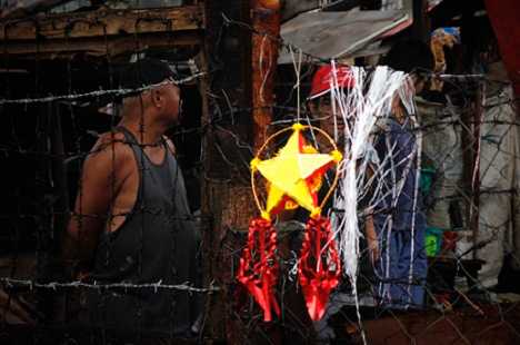 Typhoon victims find comfort in Christmas tradition
