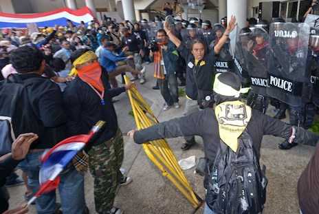Thai police fire tear gas at protesters