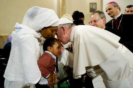 Pope urges countries to welcome migrants - UCA News