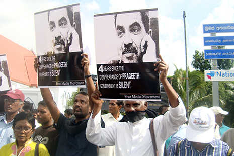 Sri Lanka journalists protest against media intimidation