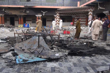 Mob attacks Hindu temple in Pakistan 