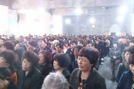 China Christians camp out to save their church and cross