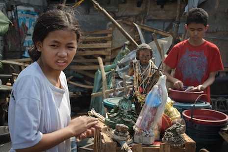 Slum dwellers prepare for demolition in Manila