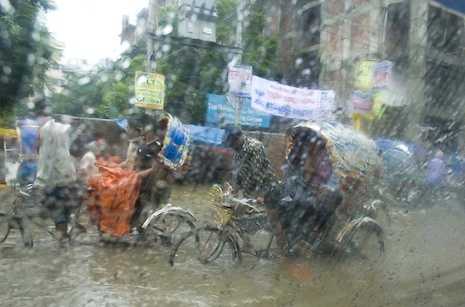 Bangladesh storm kills 12 